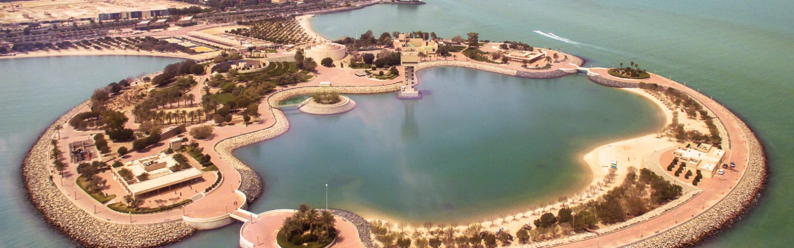 Tranquil Shores: A Peaceful Day on Green Island