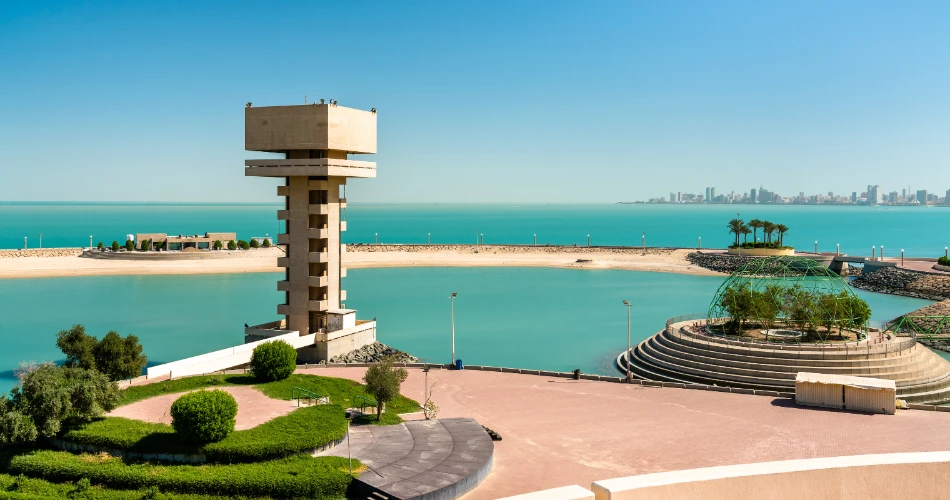 Tranquil Shores: A Peaceful Day on Green Island